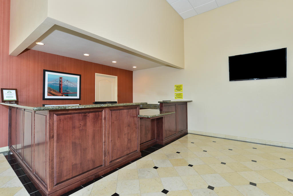 Super 8 By Wyndham Vallejo/Napa Valley Exterior photo